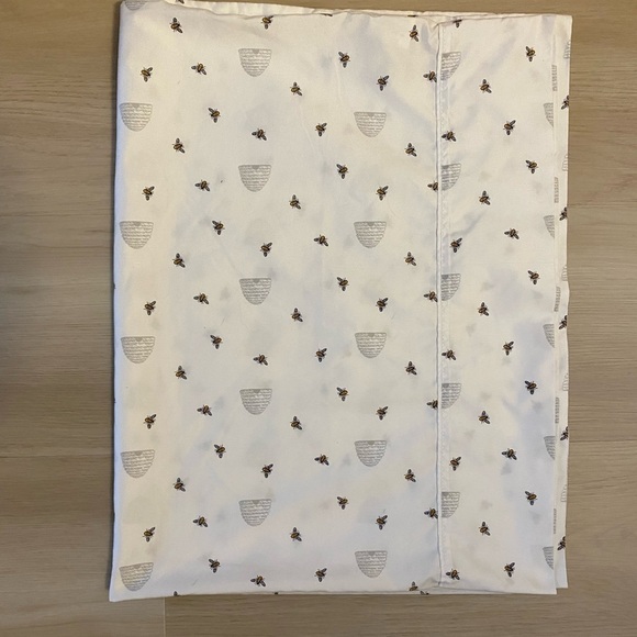 Charisma Pillowcases Bee and Hive - Picture 3 of 5
